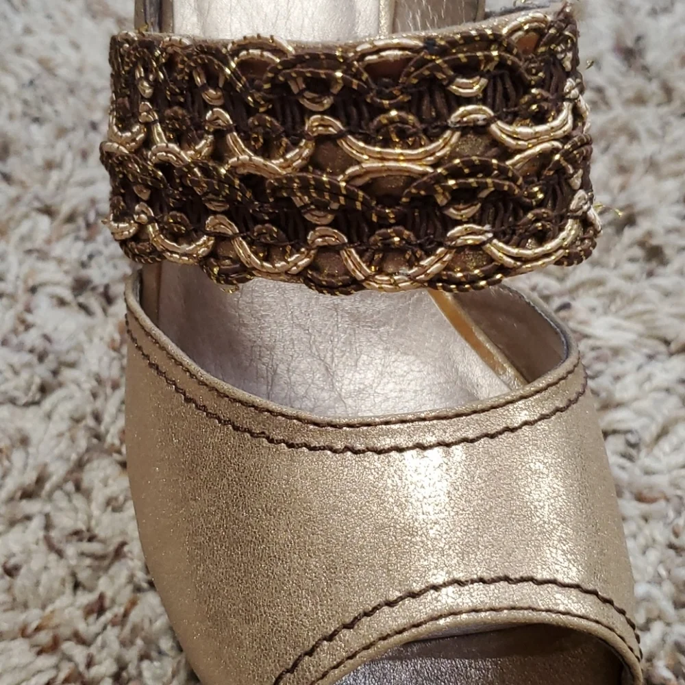 BKE Bronze Shimmer Wedges